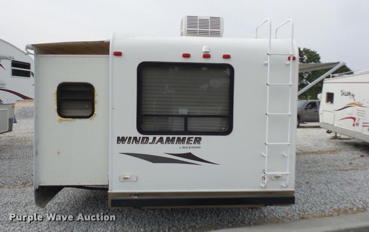 image for item DD1526 2013 Rockwood Windjammer camper