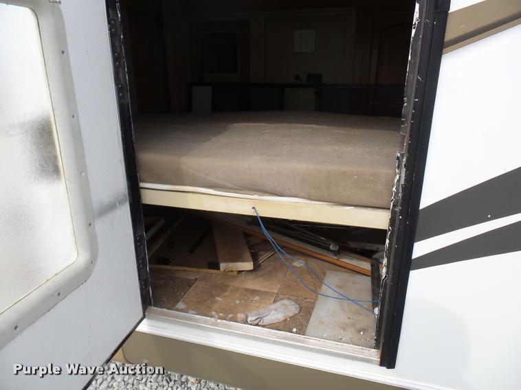 image for item DD1526 2013 Rockwood Windjammer camper