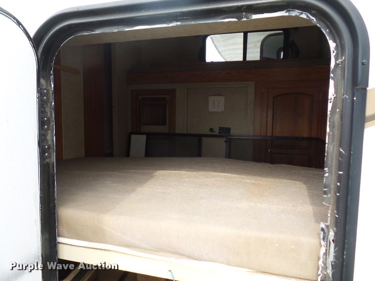 image for item DD1526 2013 Rockwood Windjammer camper