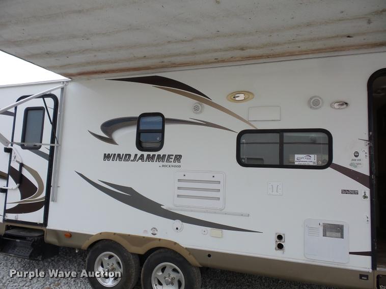 image for item DD1526 2013 Rockwood Windjammer camper