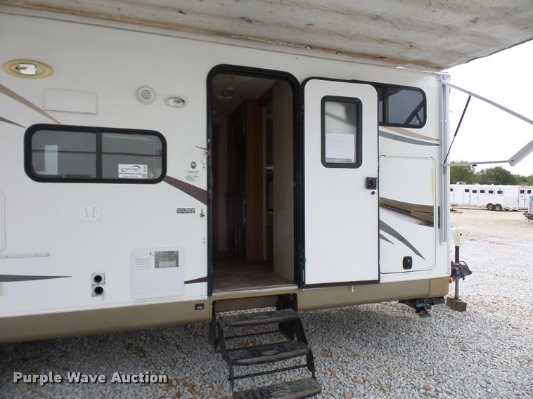 image for item DD1526 2013 Rockwood Windjammer camper