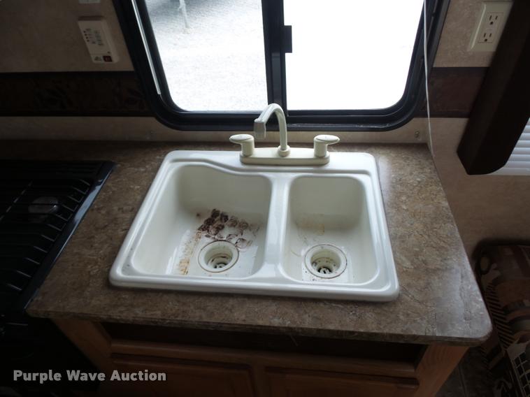 image for item DD1527 2011 Keystone Summerland camper