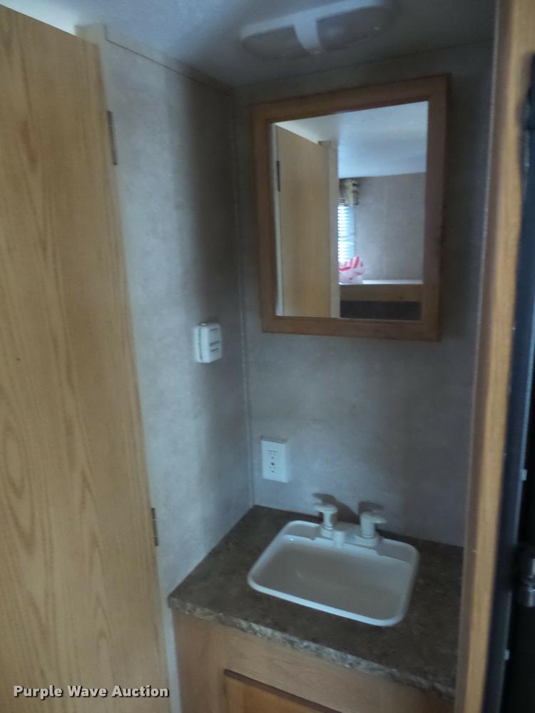 image for item DD1527 2011 Keystone Summerland camper