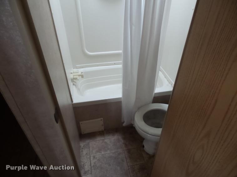 image for item DD1527 2011 Keystone Summerland camper