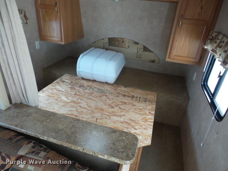 image for item DD1527 2011 Keystone Summerland camper