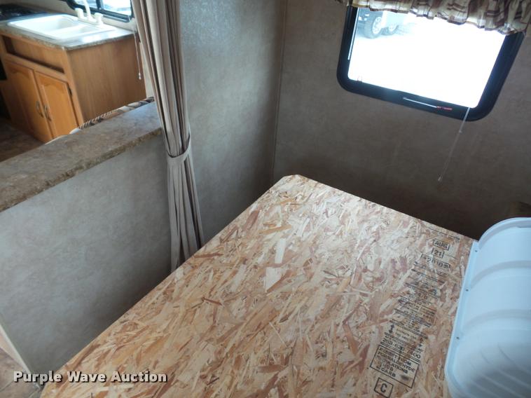 image for item DD1527 2011 Keystone Summerland camper