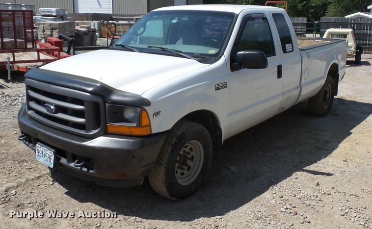 image for item DD1584 2001 Ford F250 Super Duty SuperCab pickup truck