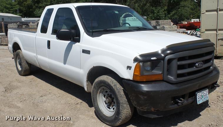 image for item DD1584 2001 Ford F250 Super Duty SuperCab pickup truck