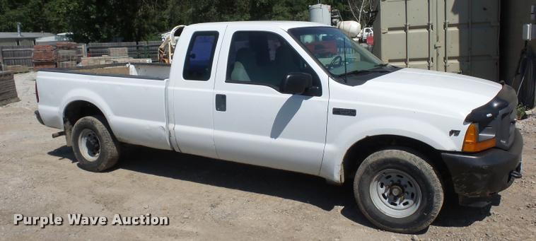 image for item DD1584 2001 Ford F250 Super Duty SuperCab pickup truck