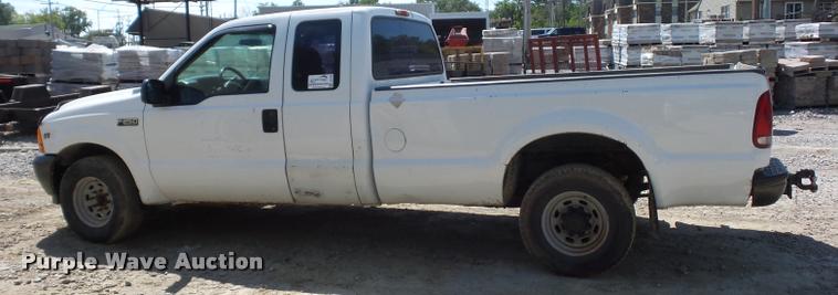 image for item DD1584 2001 Ford F250 Super Duty SuperCab pickup truck