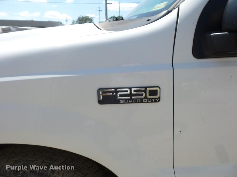 image for item DD1584 2001 Ford F250 Super Duty SuperCab pickup truck
