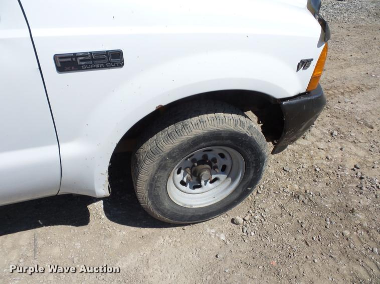 image for item DD1584 2001 Ford F250 Super Duty SuperCab pickup truck