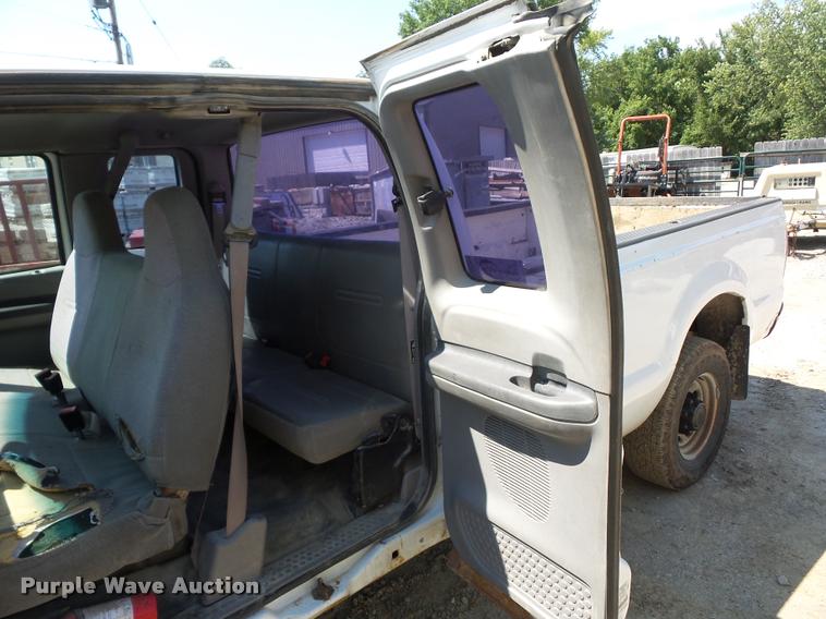 image for item DD1584 2001 Ford F250 Super Duty SuperCab pickup truck