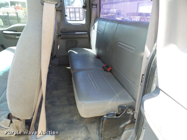 image for item DD1584 2001 Ford F250 Super Duty SuperCab pickup truck