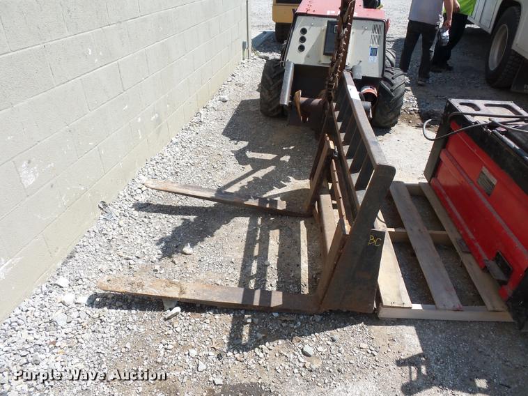 image for item DD1585 Skid steer pallet forks