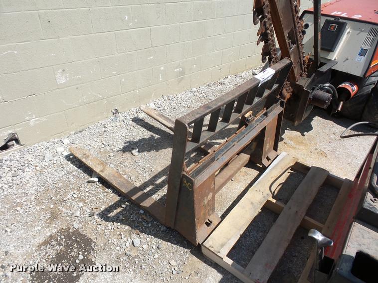 image for item DD1585 Skid steer pallet forks