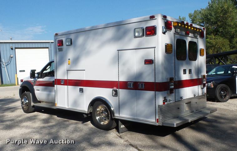image for item DD1599 2006 Ford F450 ambulance