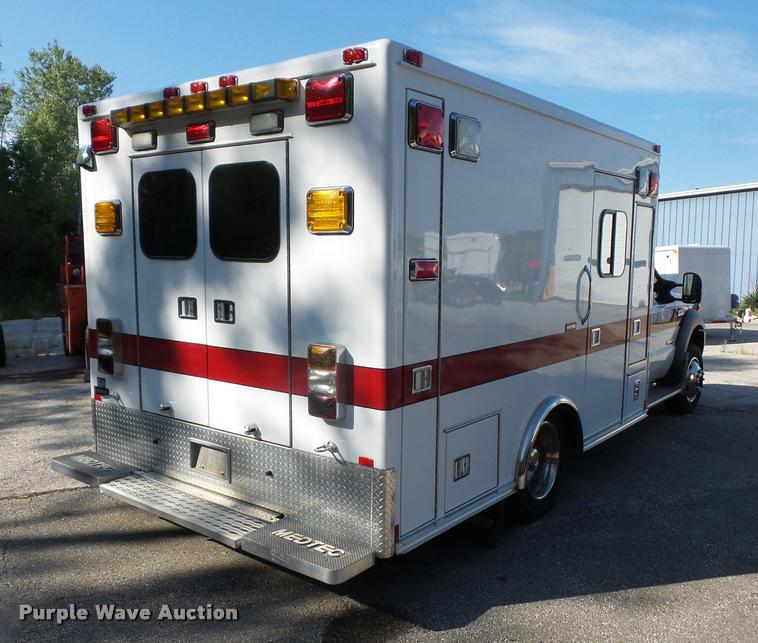 image for item DD1599 2006 Ford F450 ambulance