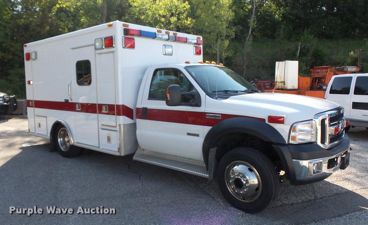 image for item DD1599 2006 Ford F450 ambulance