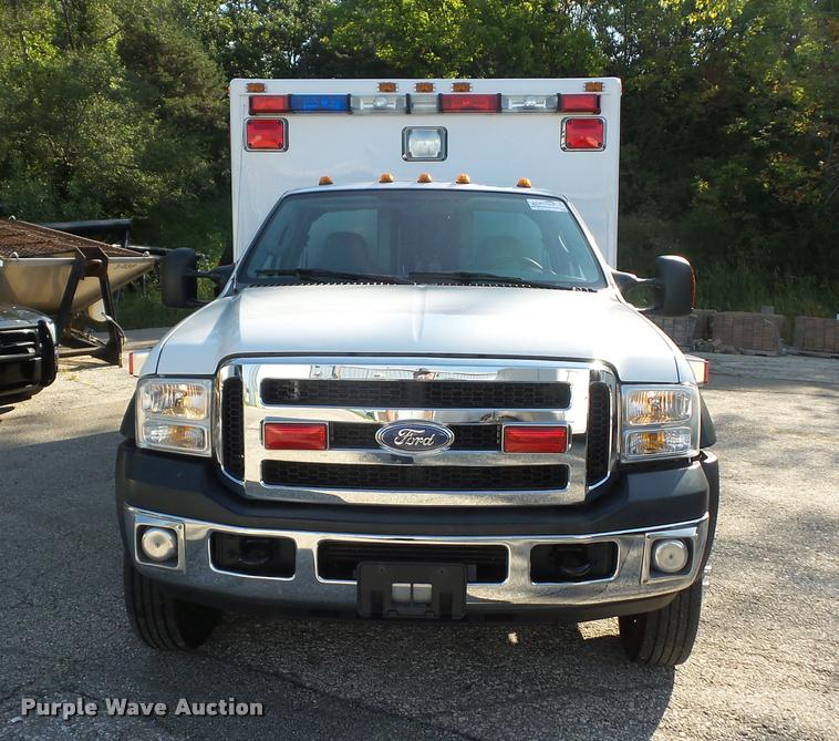 image for item DD1599 2006 Ford F450 ambulance