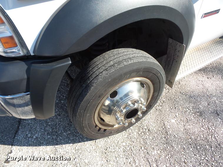 image for item DD1599 2006 Ford F450 ambulance