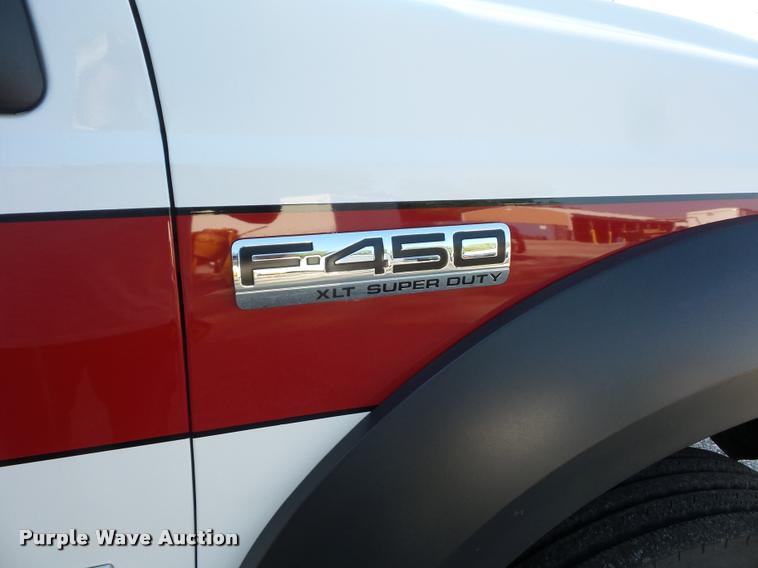 image for item DD1599 2006 Ford F450 ambulance