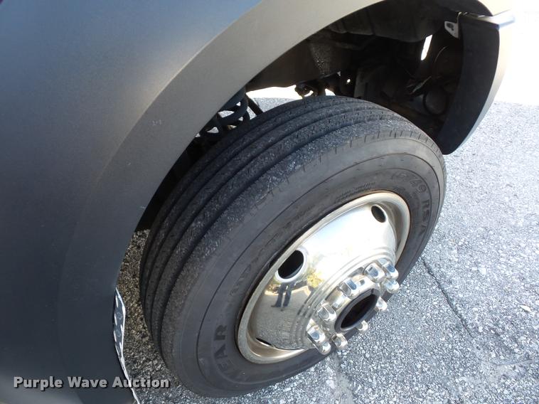 image for item DD1599 2006 Ford F450 ambulance