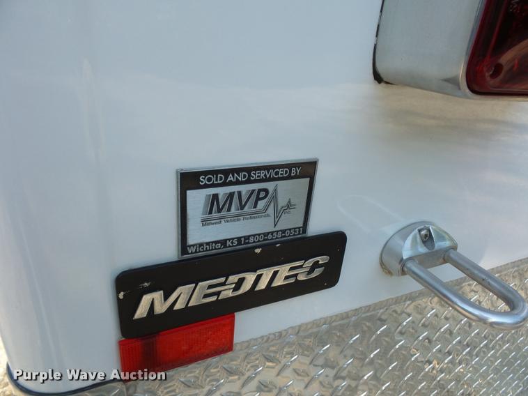 image for item DD1599 2006 Ford F450 ambulance