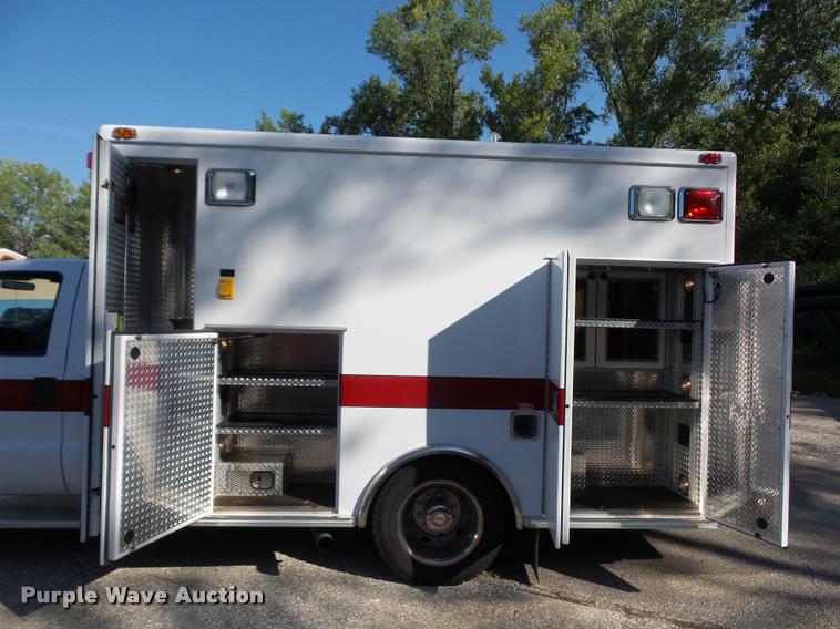 image for item DD1599 2006 Ford F450 ambulance