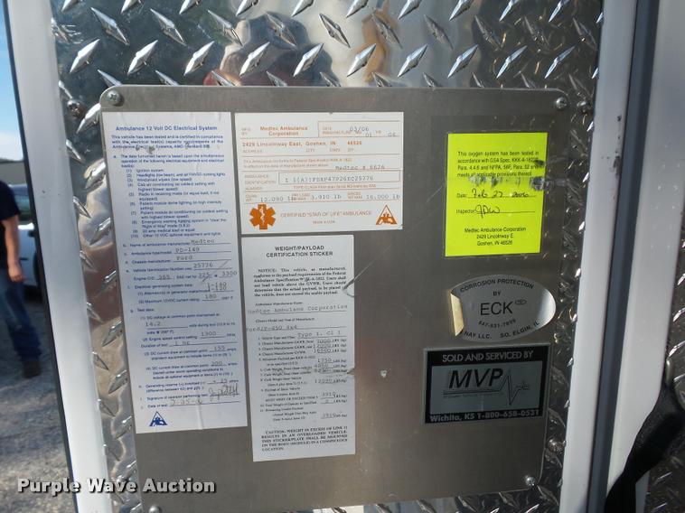 image for item DD1599 2006 Ford F450 ambulance