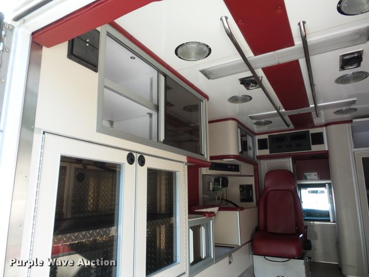 image for item DD1599 2006 Ford F450 ambulance