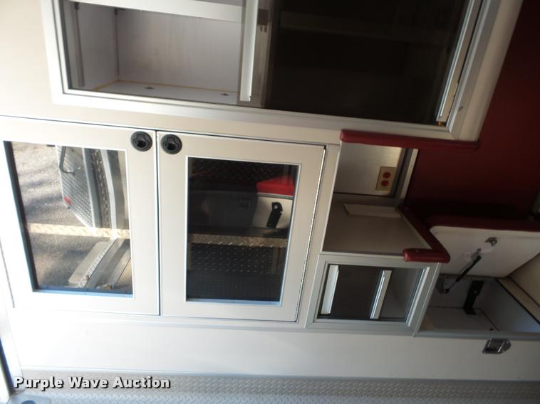 image for item DD1599 2006 Ford F450 ambulance