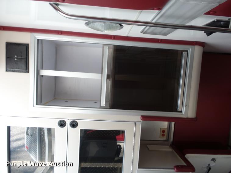 image for item DD1599 2006 Ford F450 ambulance