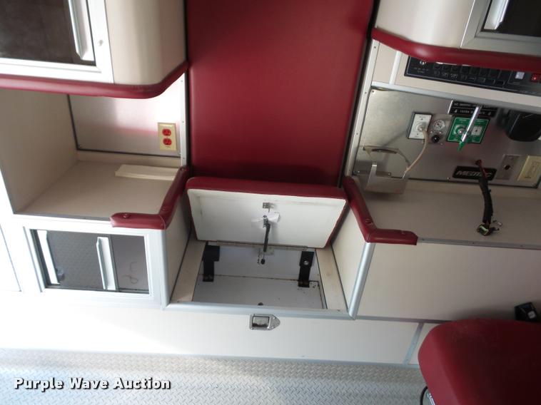 image for item DD1599 2006 Ford F450 ambulance