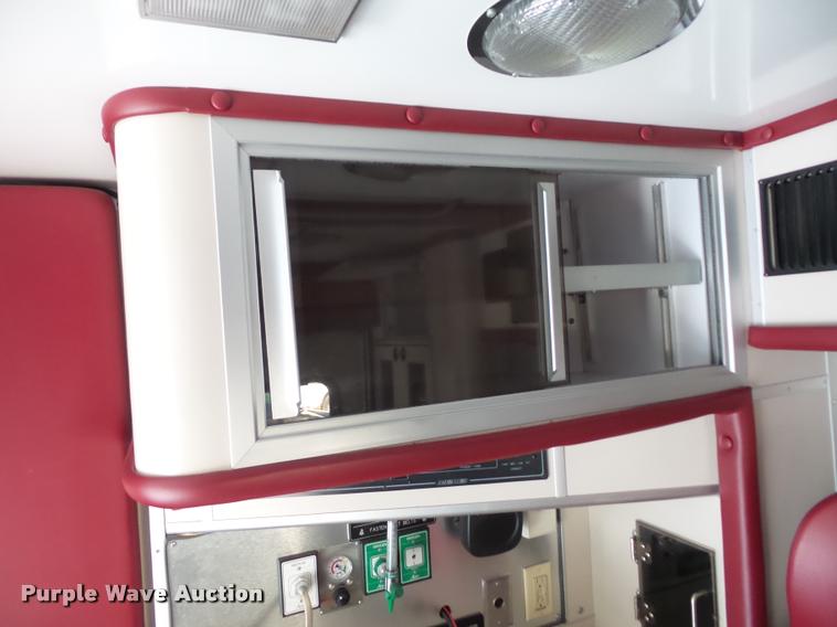 image for item DD1599 2006 Ford F450 ambulance
