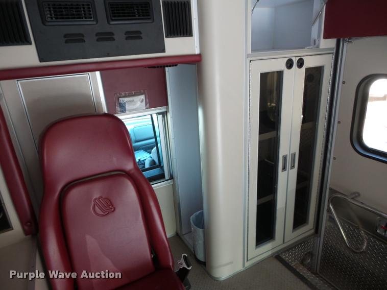 image for item DD1599 2006 Ford F450 ambulance