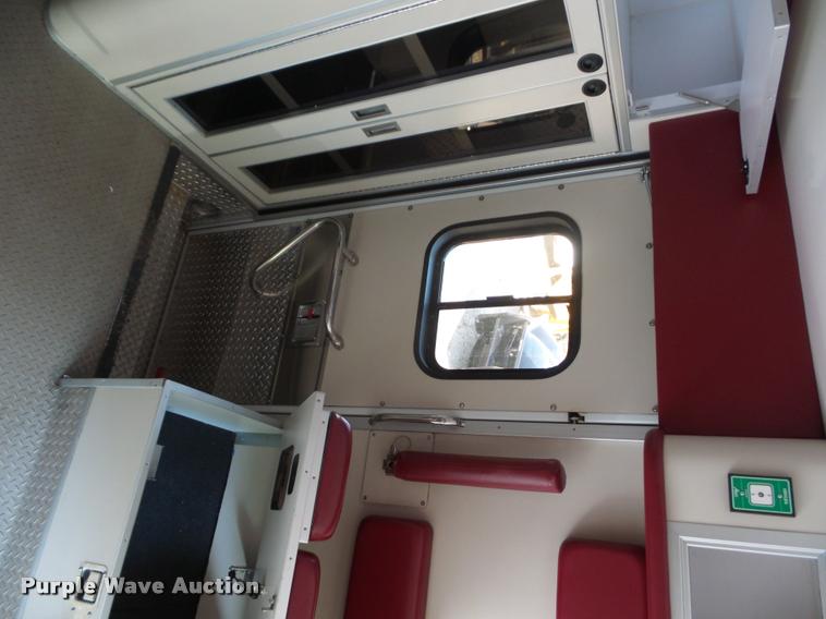 image for item DD1599 2006 Ford F450 ambulance