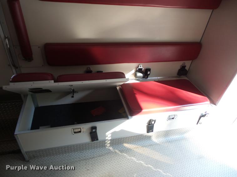 image for item DD1599 2006 Ford F450 ambulance