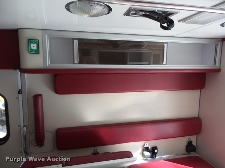 image for item DD1599 2006 Ford F450 ambulance