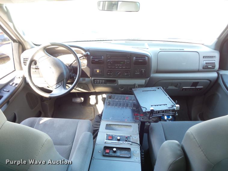 image for item DD1599 2006 Ford F450 ambulance