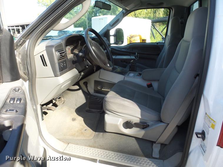 image for item DD1599 2006 Ford F450 ambulance
