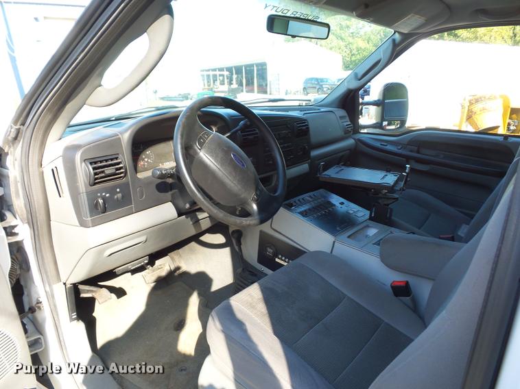 image for item DD1599 2006 Ford F450 ambulance