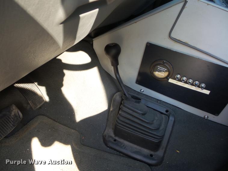 image for item DD1599 2006 Ford F450 ambulance