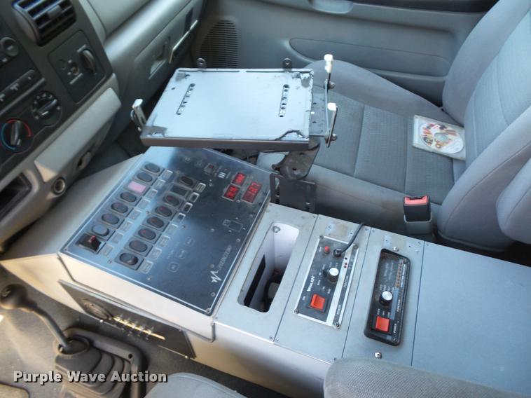 image for item DD1599 2006 Ford F450 ambulance