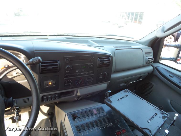 image for item DD1599 2006 Ford F450 ambulance