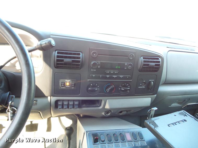 image for item DD1599 2006 Ford F450 ambulance