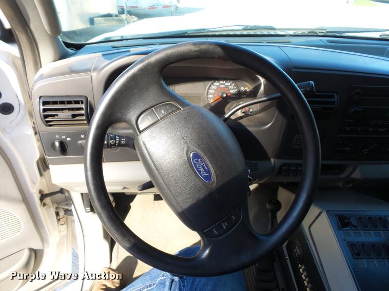 image for item DD1599 2006 Ford F450 ambulance