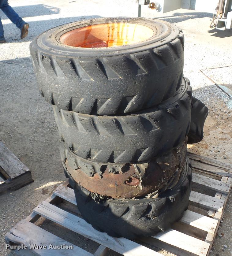 (5) 1016.5 tires in Lenexa, KS Item DD1617 sold Purple Wave