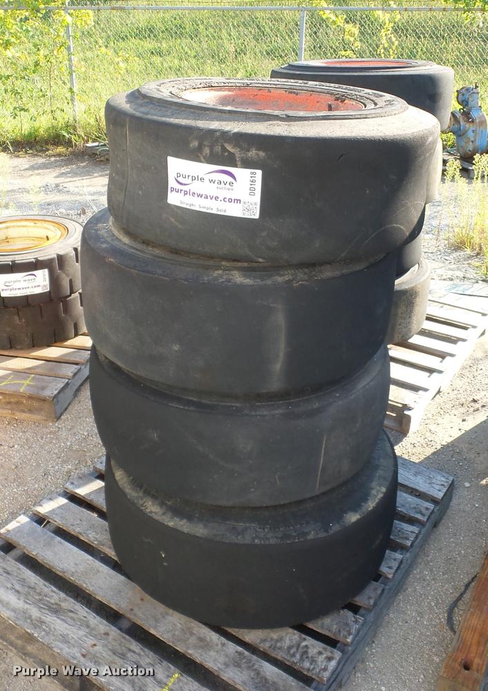 (4) 1216.5 tires and wheels in Lenexa, KS Item DD1618 sold Purple Wave