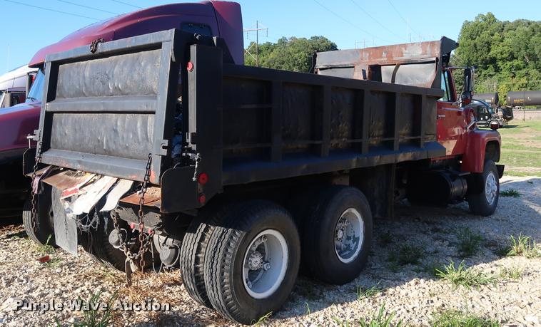 image for item DD1624 1985 Ford 8000 dump truck